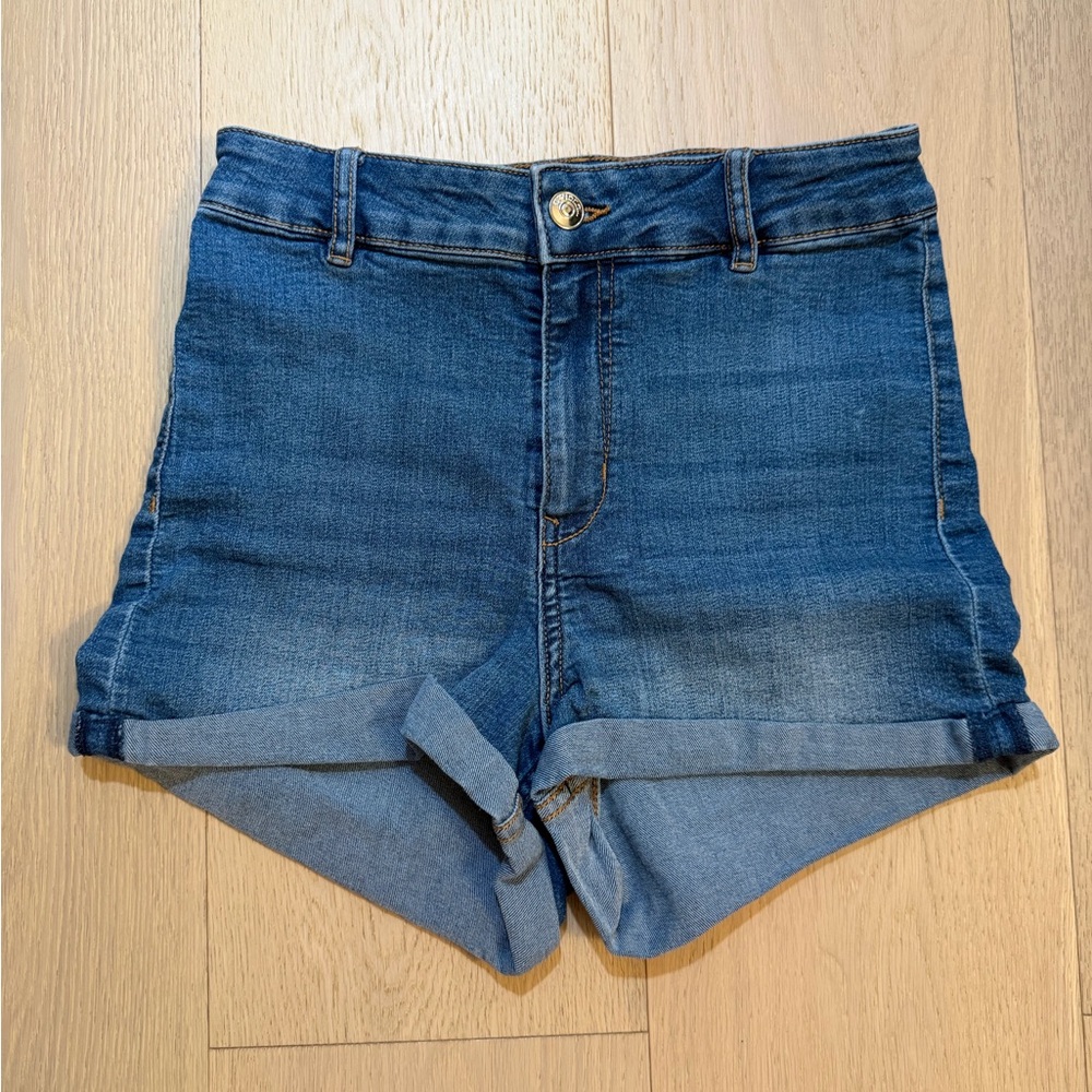 H&M DIVIDED High-Rise Jean Shorts- size 6